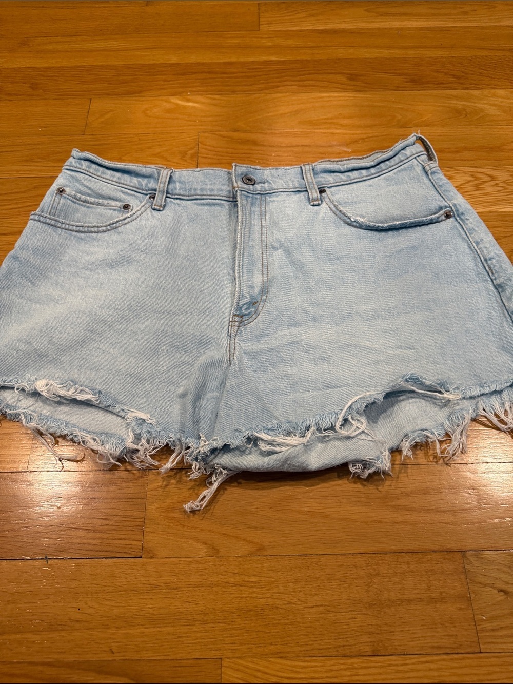Abercrombie & Fitch the 90s relaxed high rise cutoff jeans shorts size 32 .